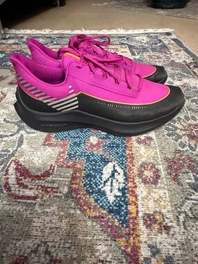Nike Zoom Women's Pink Waterproof Athletic Sneakers